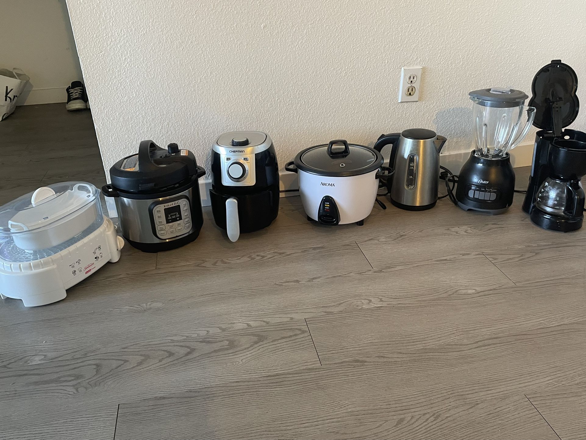 Brand New Pressure Cooker ( Without Cable ) Lost Cable While Moving , White Steamer / Electric Tea kettle/ Rice Cooker / Air Fryer / Blender/ Cafe Mak