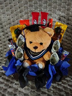 Graduation Gift Basket/Canasta de regalo de graduación