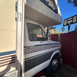 1989 Ford Winniebago 