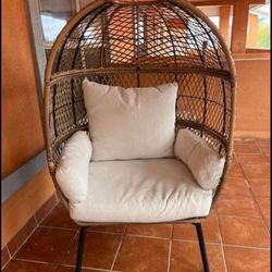 Wide Egg Chair