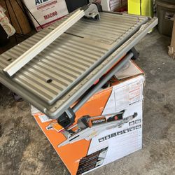 Ridgid 7in Table top Wet tile Saw