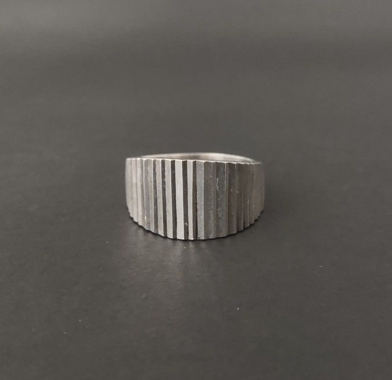 Vintage .820 Standard Silver Mexico Ridged Faceted Band Ring - US Size 8