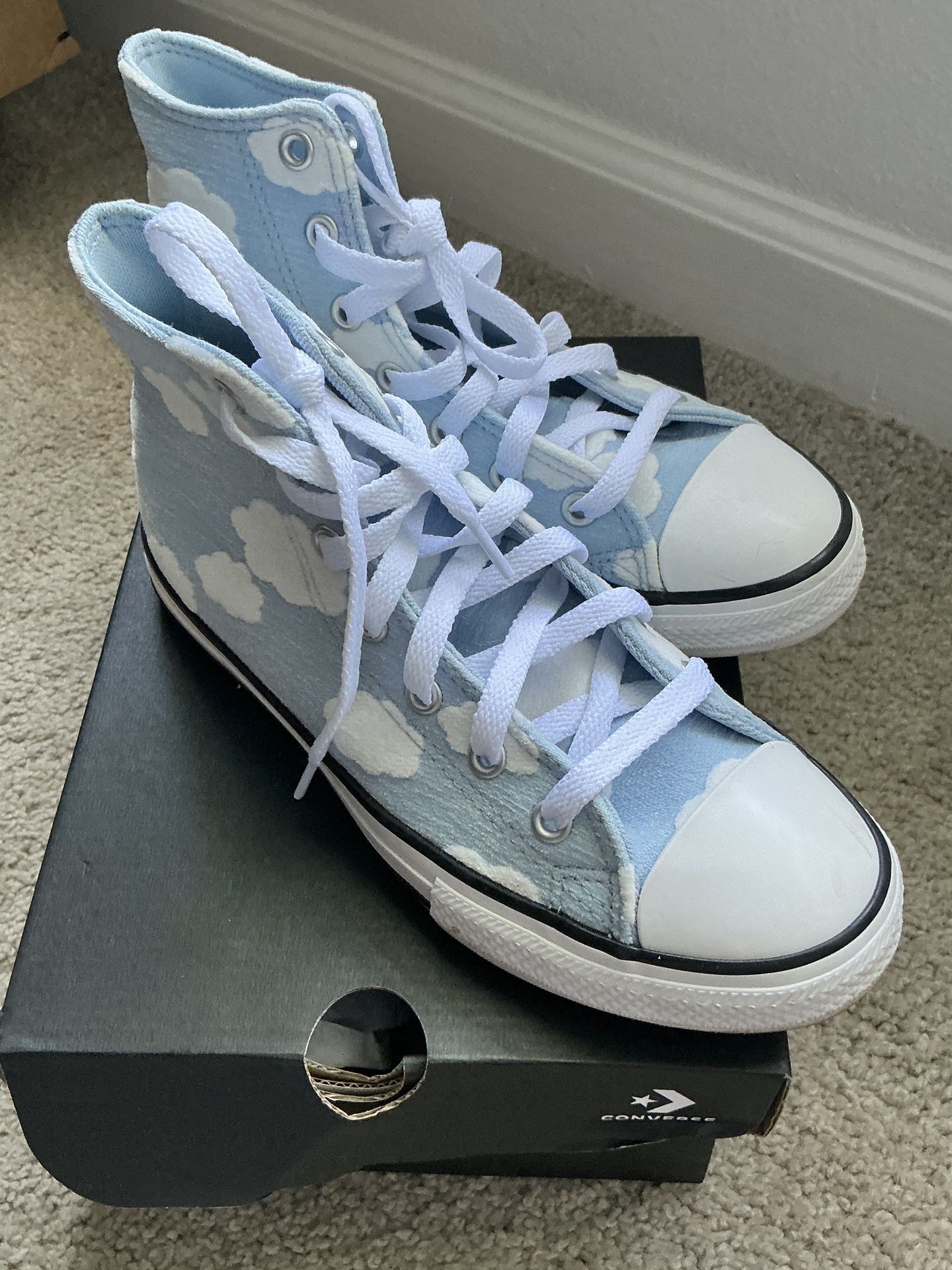 Converse Chuck Taylor All Star Light Blue Cloudy Clouds  Size US 3/ EUR 35 Like NEW