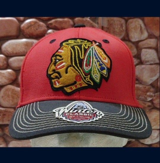 Chicago Blackhawks ONE SIZE FITS ALL 2TONE ”2017 WINTER CLASSIC” Hat W/THROWBACK LOGO By CCM (NWT) EXTREMELY RARE!👀🤯 Please Read Description.