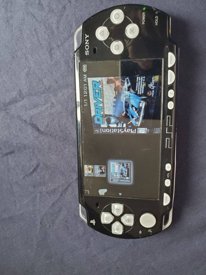 2001 * SLIM * - PSP - WITH 5,000 GAMES !!!