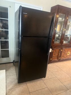 Black refrigerator good conditions
