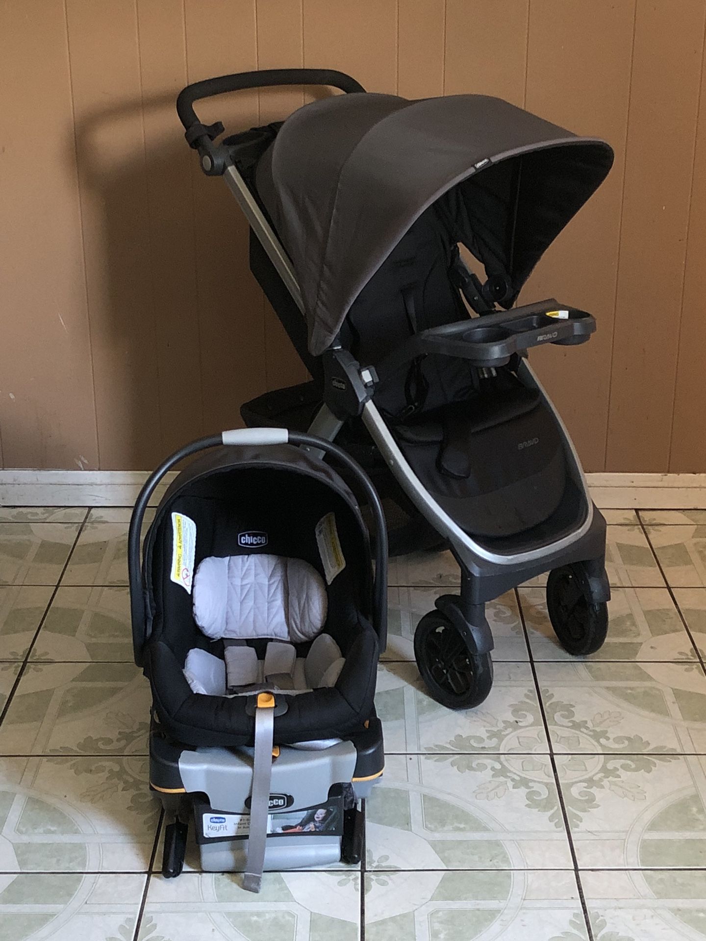 LIKE NEW CHICCO BRAVO STROLLER CAR SEAT AND BASE!!!!