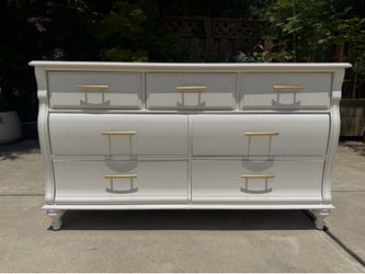 REFINISHED Stanley 100% real wood 🪵soft white "pale oak" dresser+dovetail drawers $499 CAN DELIVER!