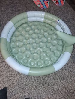 Inflatable kiddie pool