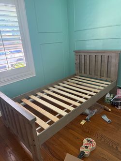 Twin bed with 5 drawer dresser
