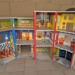 Toy Firehouse play dollhouse