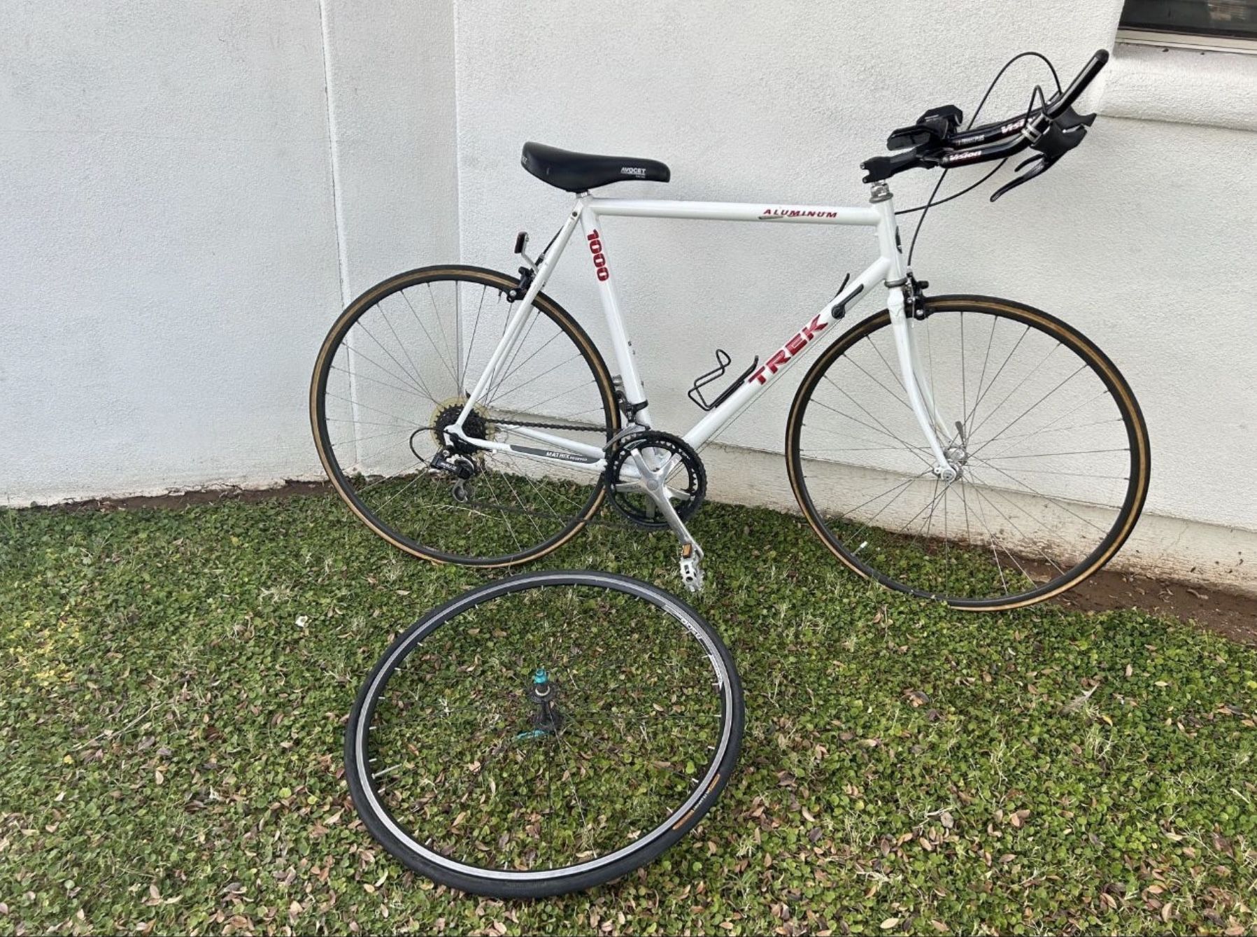 1990 Trek 1000 Touring Road Bike small 53cm and 1 Alexrims B500 Bicycle Rim