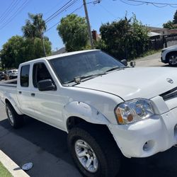 NISSAN FRONTIER 2004 TÍTULO LIMPIO 