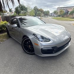 PORCSHE panamera 2019