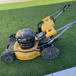 Dewalt Cordless Lawnmower 2x 20 Volt. Self Propelled