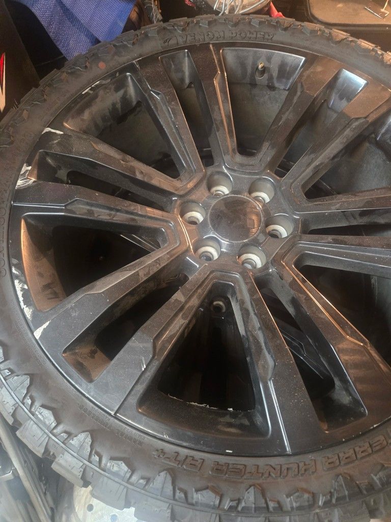 Venom Power MUD TIRES