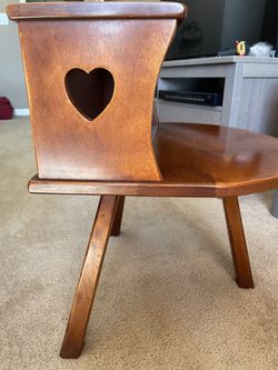 Beautiful Cushman Side/end/nightstand Table 3 Legged 2 Tier