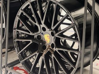 21” Porsche  Cayenne wheel Oem finish black trip poly gloss  —-$995 exchange  5x130mm