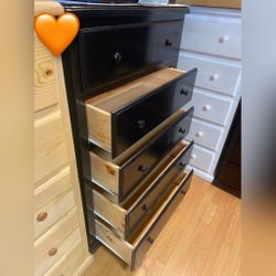 Jumbo Pinewoods Dresser