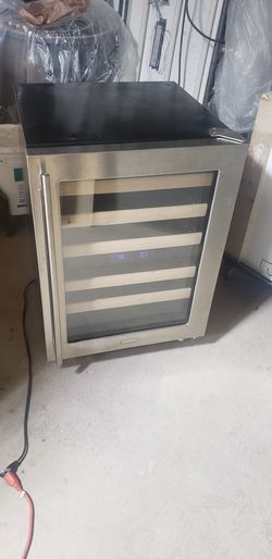 Wine or bottle refrigerator