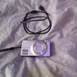 Nikon Cool Pix Wide 7x Zoo.m 14.2 Megapixel Quick Responce Hd Movie HDMI Port 7xzoom