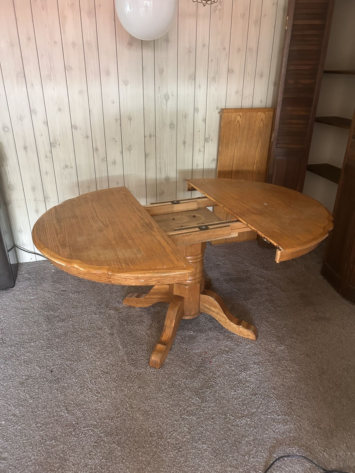 Solid Oak Pedestal Table