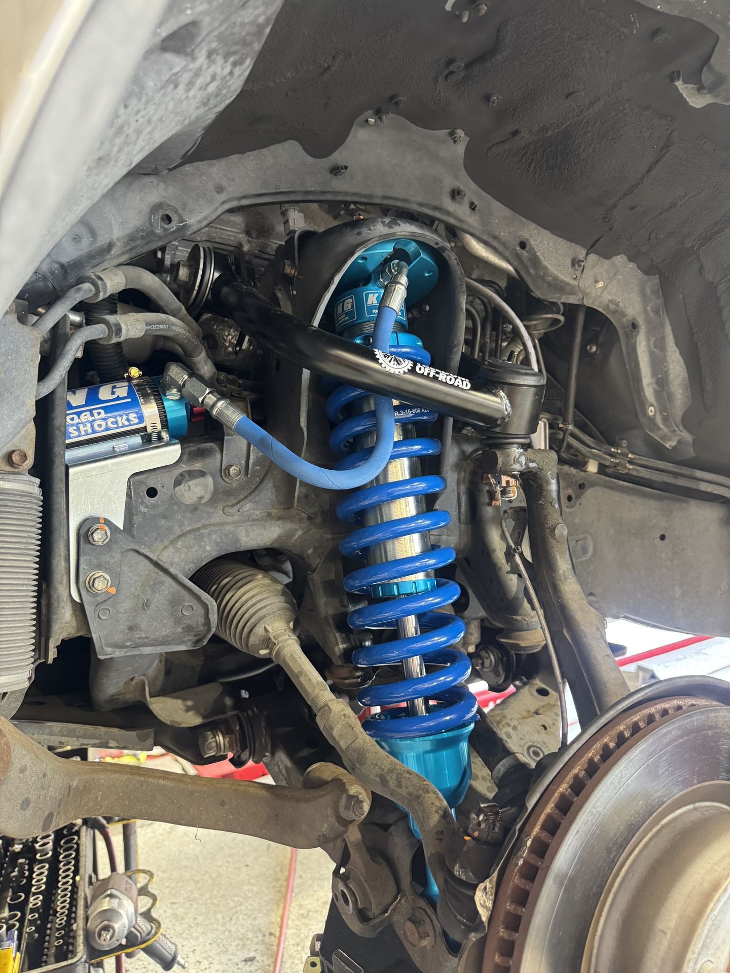 Toyota Land Cruiser King 2.5s W/ Adj Front And Rear