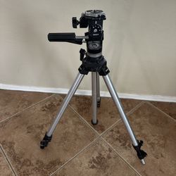Bogen / Manfrotto Tripod with Fluid Head – Sturdy & Smooth