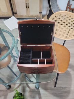 Jewelry box