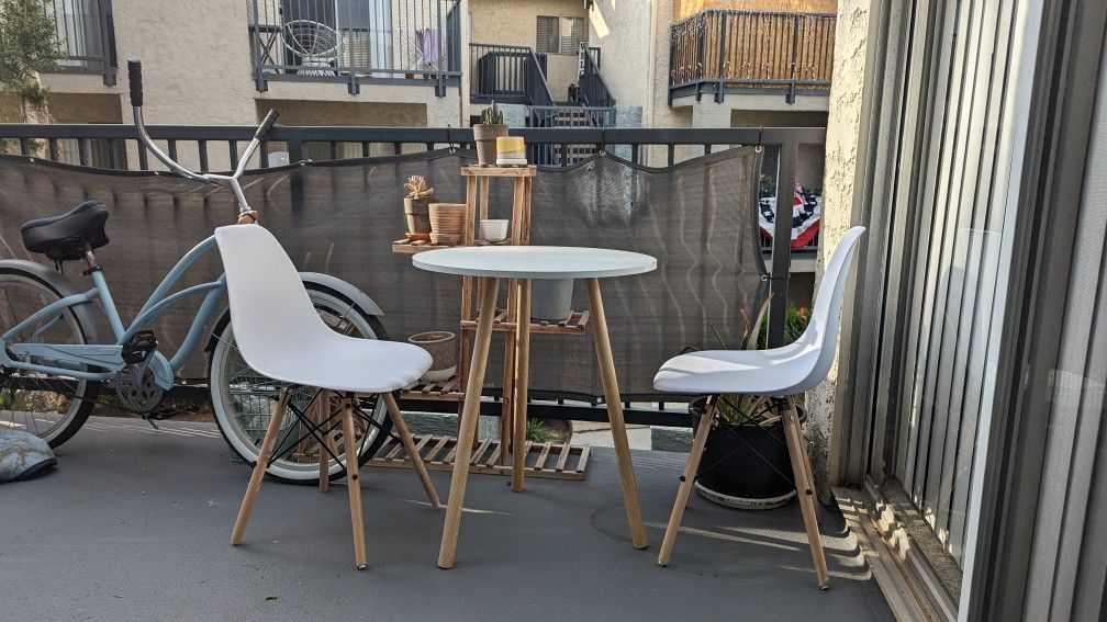 White Patio Table With Chairs
