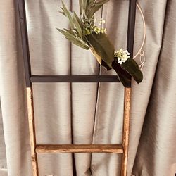 40 Inch Height Gray Dip Paint Home Decor Blanket Ladder