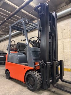 TOYOTA M7 forklift for sale, 3500 lb,3 stage, side shift