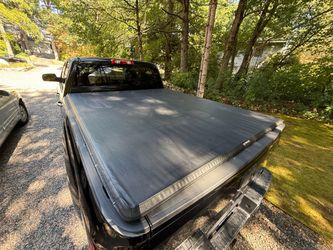 TruXport Roll-Up Tonneau Bed Cover — Silverado/Sierra 6′7″ Bed