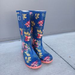 Size 7.5 High Quality Rainboots