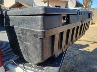 Truck tool box