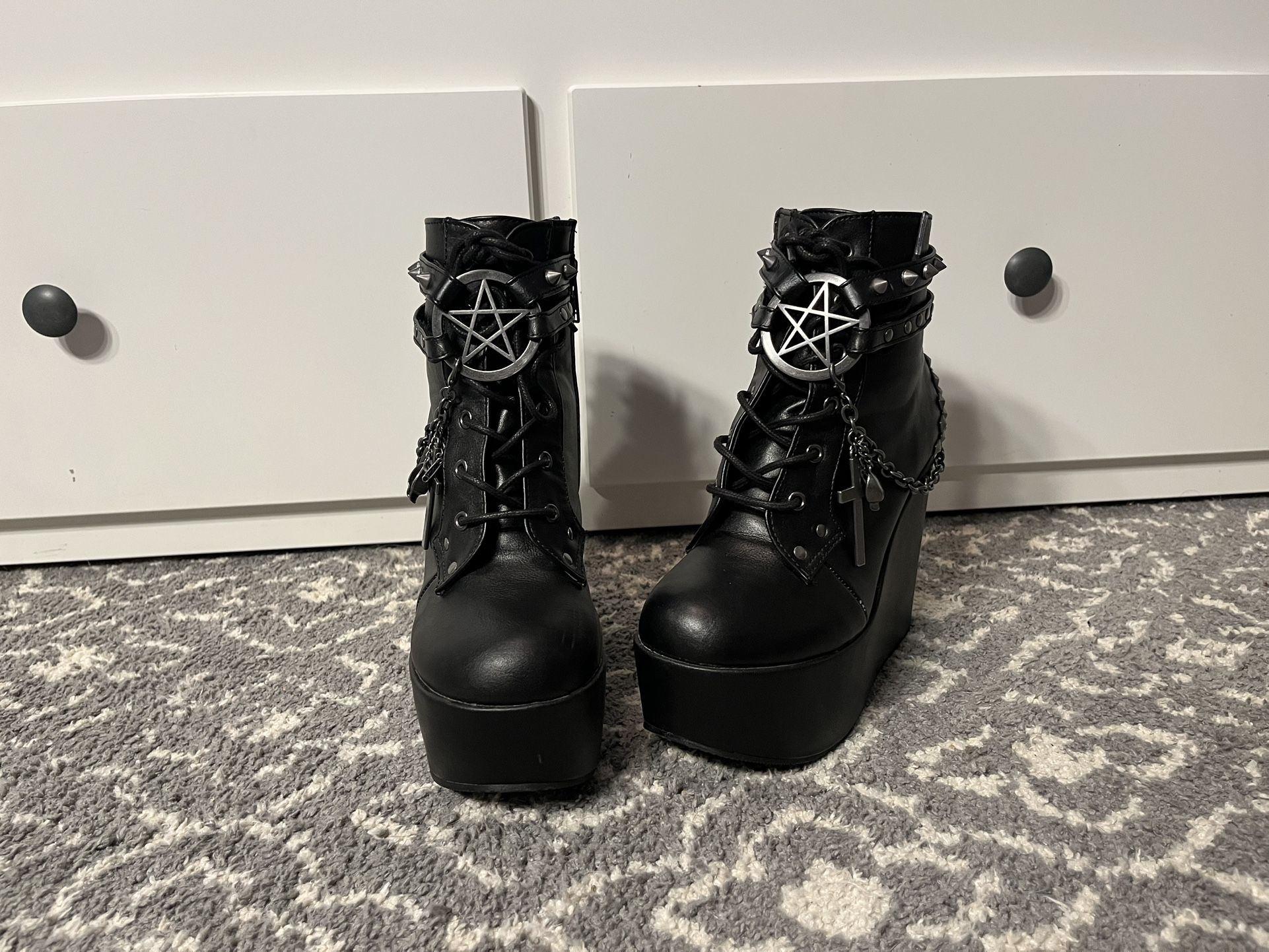 Demonia Poison 101 boots