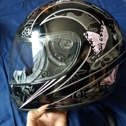 NEW   BEAUTIFUL  PINK BUTTERFLY WOMEN'S MOTORCYCLE HELMET