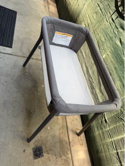 Chicco LullaGo Anywhere SE Portable Bassinet, Lightweight, Space-Saving with Waterproof Mattress and Fitted Sheet, Travel Bassinet for Baby, Clay/Grey