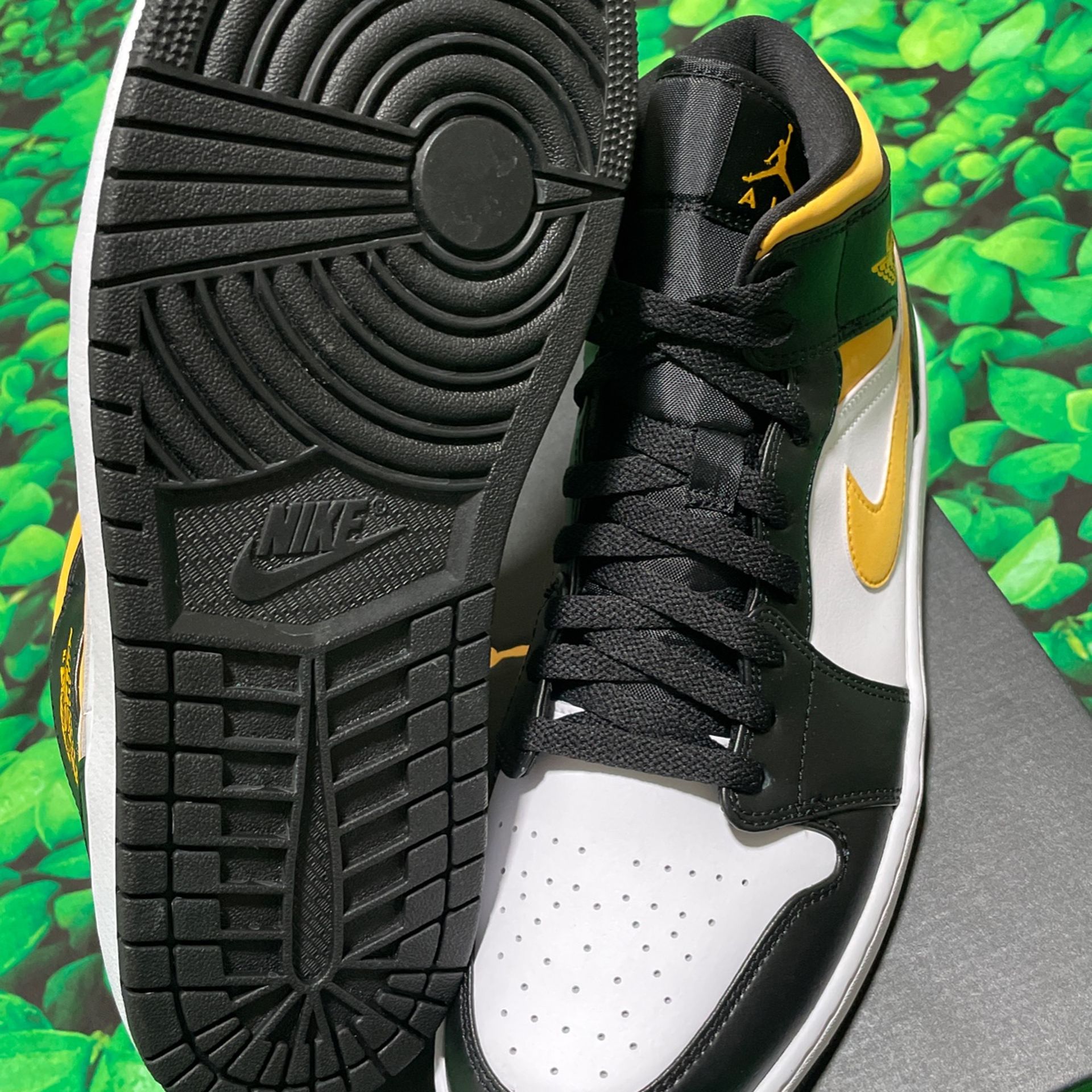 aur jordan 1 mid size 12 $160