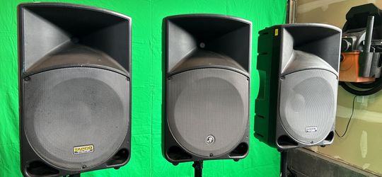 Mackie PA Speakers