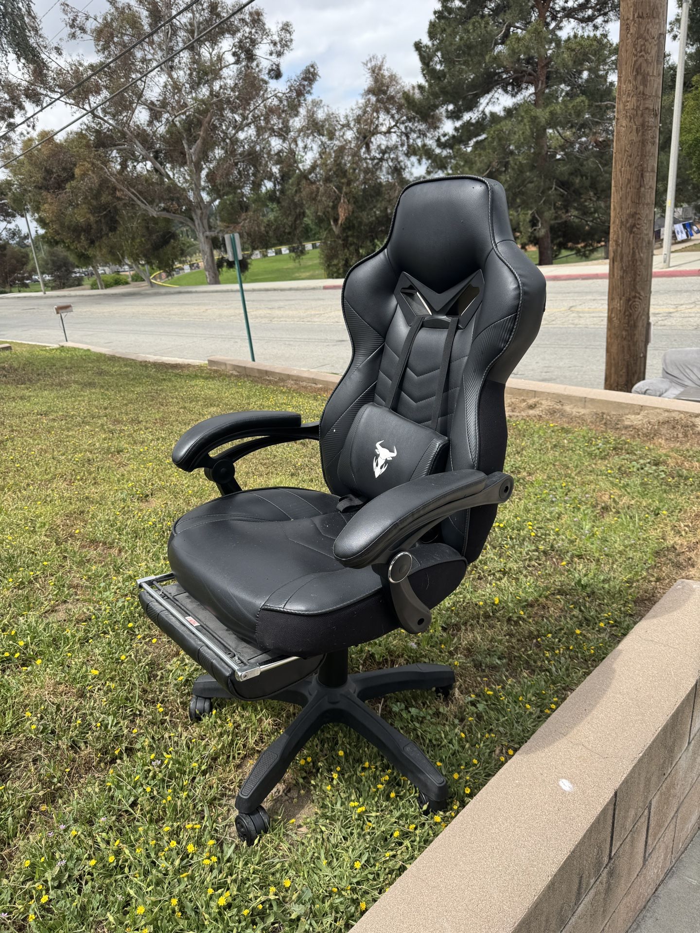 Barley Used Gamming Chair