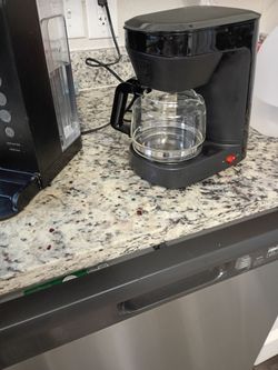Compact coffee maker