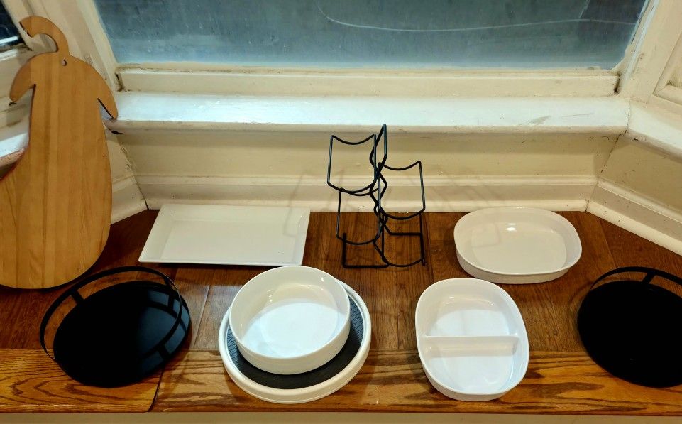 Kitchenware Bundle Corningware Casserole, Bauhaus Trend Pacific Bowl, Seletti Vege Table, Wine Rack
