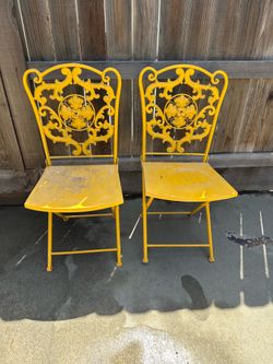 2 vintage chairs