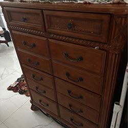 Wooden Dresser / Chest of Drawers (Vintage Style)