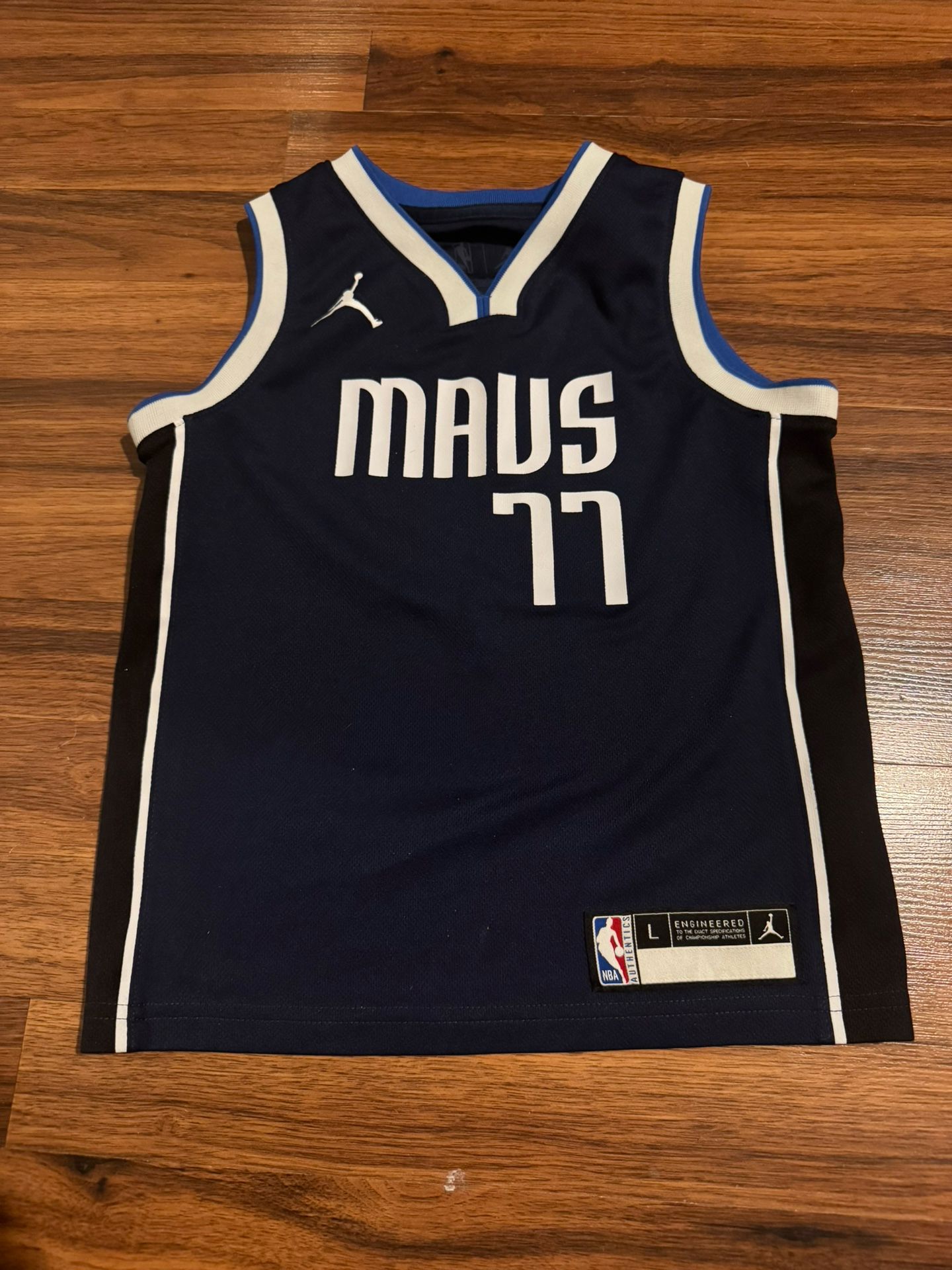 Doncic Navy Blue Jordan Statement Swingman Jersey Kids/ Youth Large