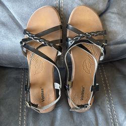 New Without Tags Women’s 9 Veittes Black Strappy Sandals Shoes