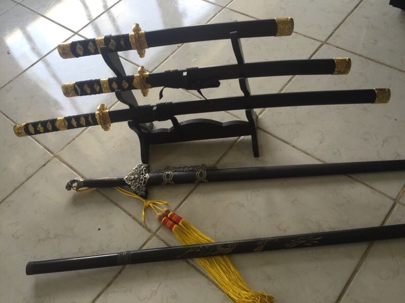 Sword Set - Decorative 4 Chinese Sword set Plus Green Destiny sword