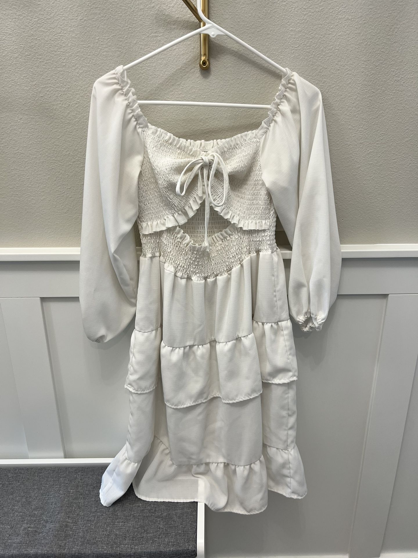 Cute & Flirty White Summer Dress - Large $10