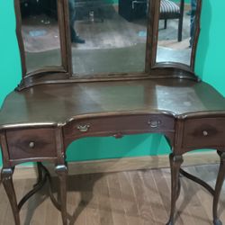 Dresser With Mirror
